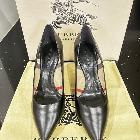 Burberry black leather pointed toe pumps size 39 - Picture 2 of 8
